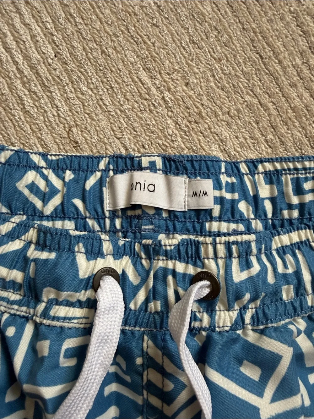 Onia Men’s Charles Tribal Blue White Bathing Suit Swim Shorts Trunks 7” Size M